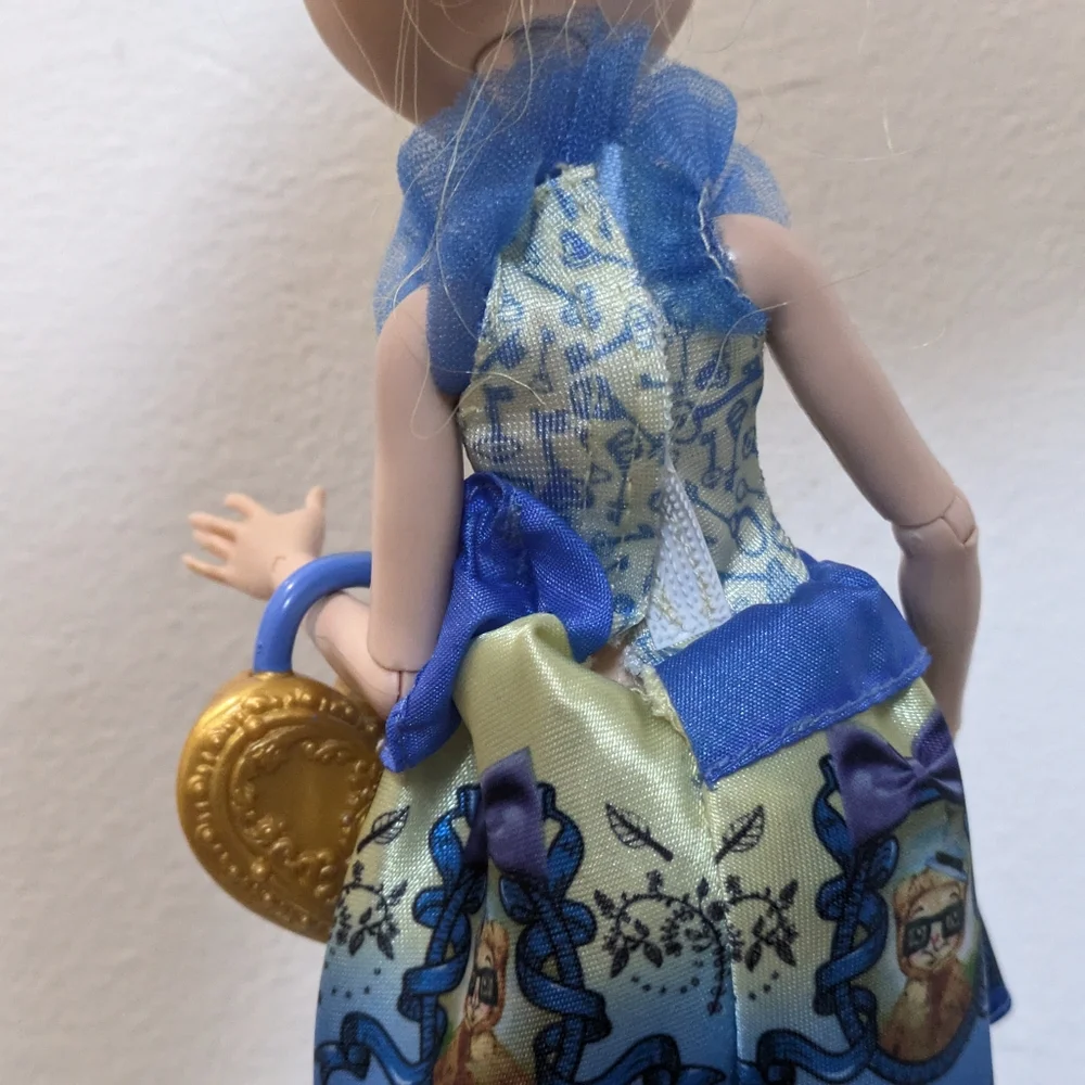 Ever After High Blondie Lockes Signature Royal Doll